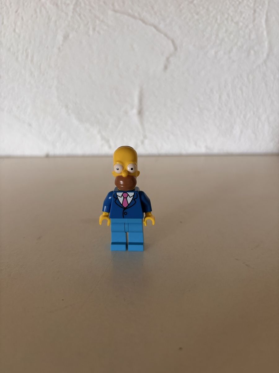 Lego Statuette: LEGO Minifigur Homer Simpson Date  – Usato da Sissach venduto da Geopatral