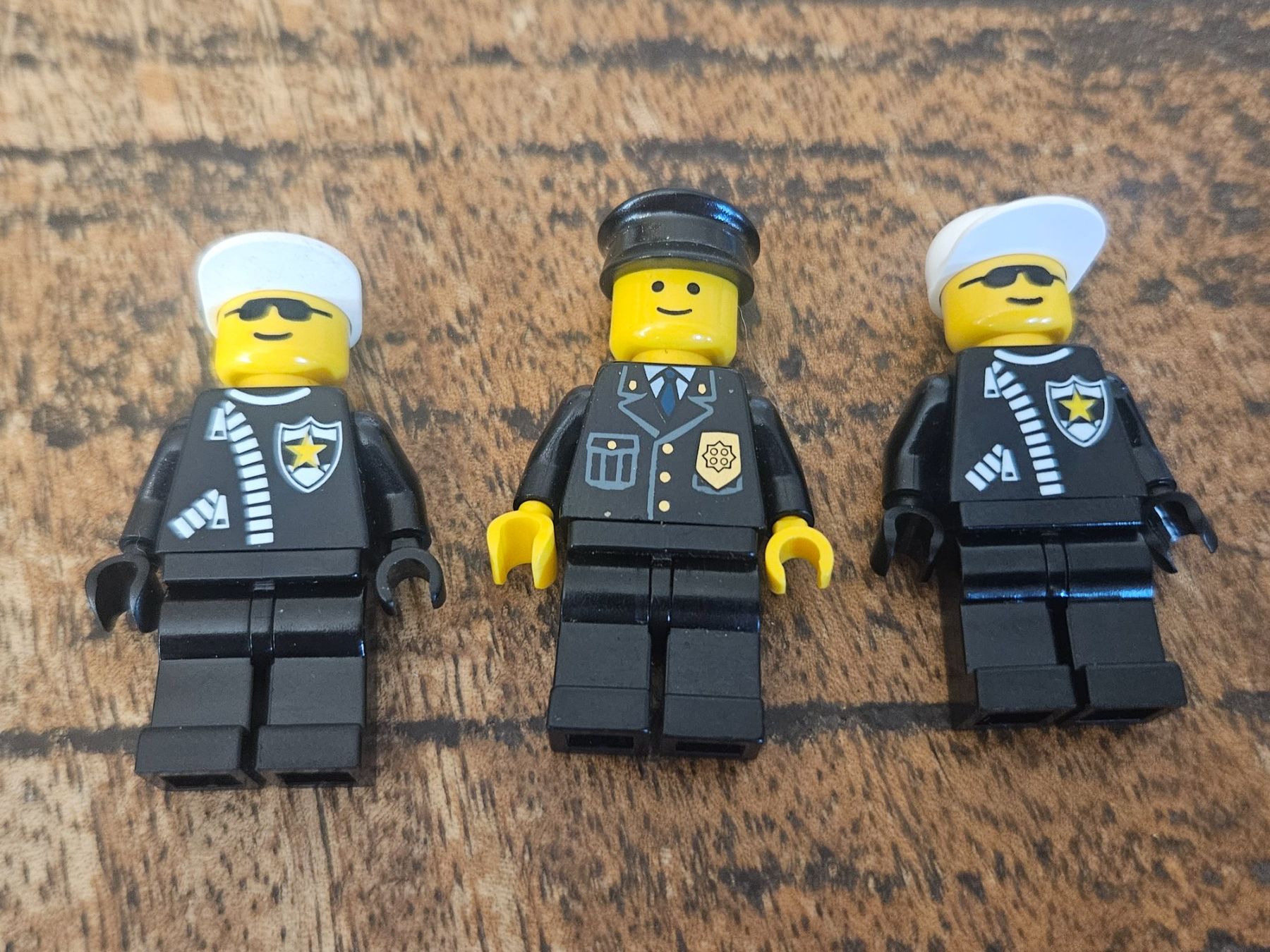 Lego Kit di costruzioni: lego lot de 3  figurines – Usato da Confignon venduto da Ecrofigs
