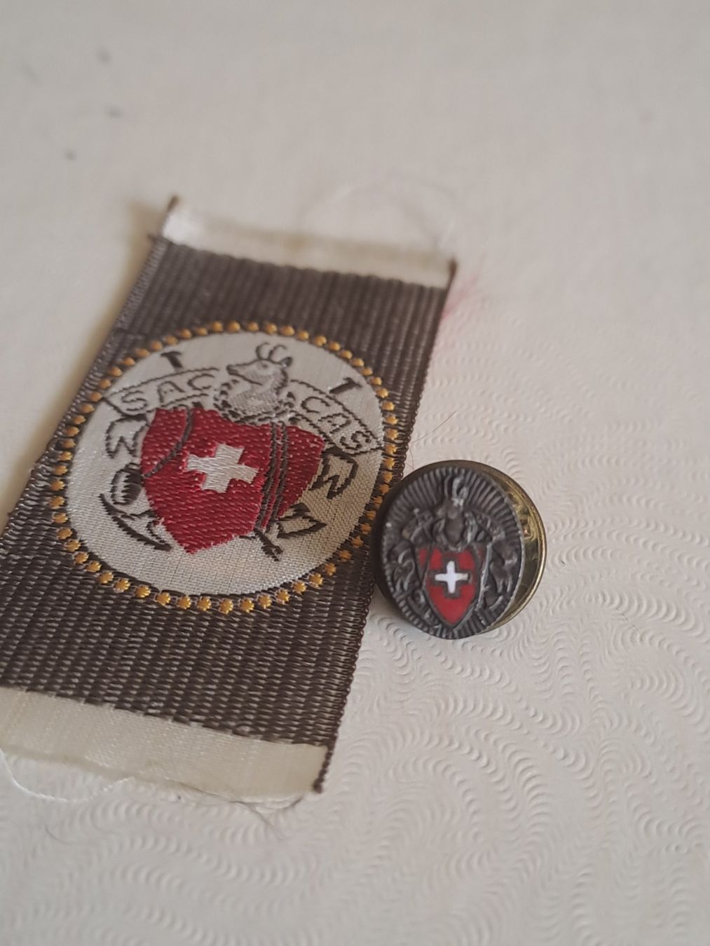 Placchette & Badge: INSIGNES CLUB ALPIN SUISSE – Usato da LAUSANNE venduto da KWEW