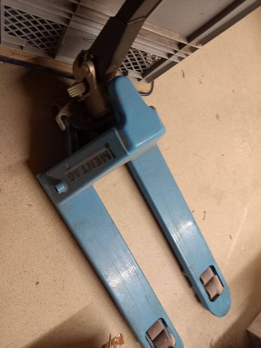 Carrelli elevatori e a forche: Paletten-Rolli / Hubwagen – Usato da Brunegg venduto da Panda067