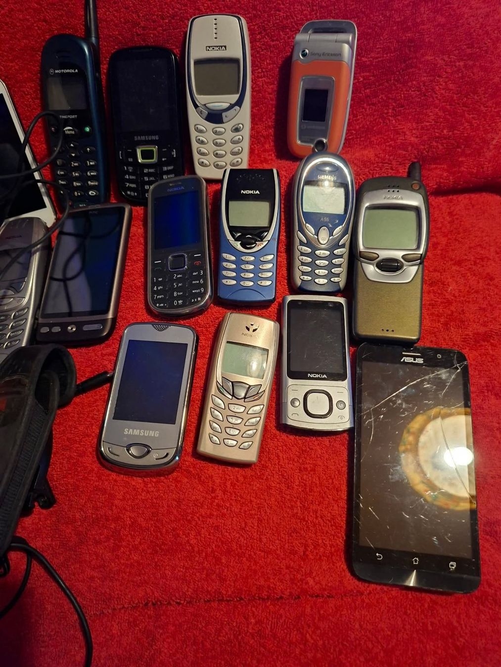 Telefoni cellulari / Smartphones: ein Haufen alter Handy – Difettoso da Wittenbach venduto da Nostalgie1965 4