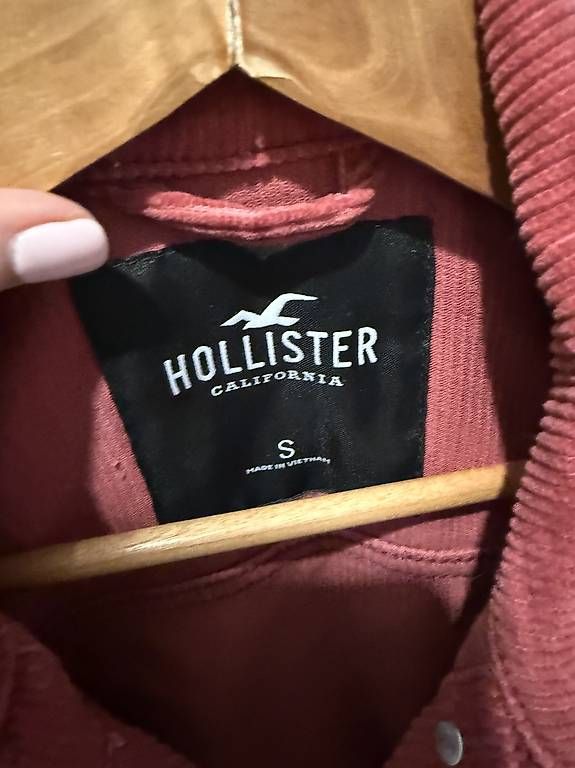 Hollister Giacche: Rote Cordjacke Hollister S – Usato da Lenzburg venduto da Chlinisimone 1