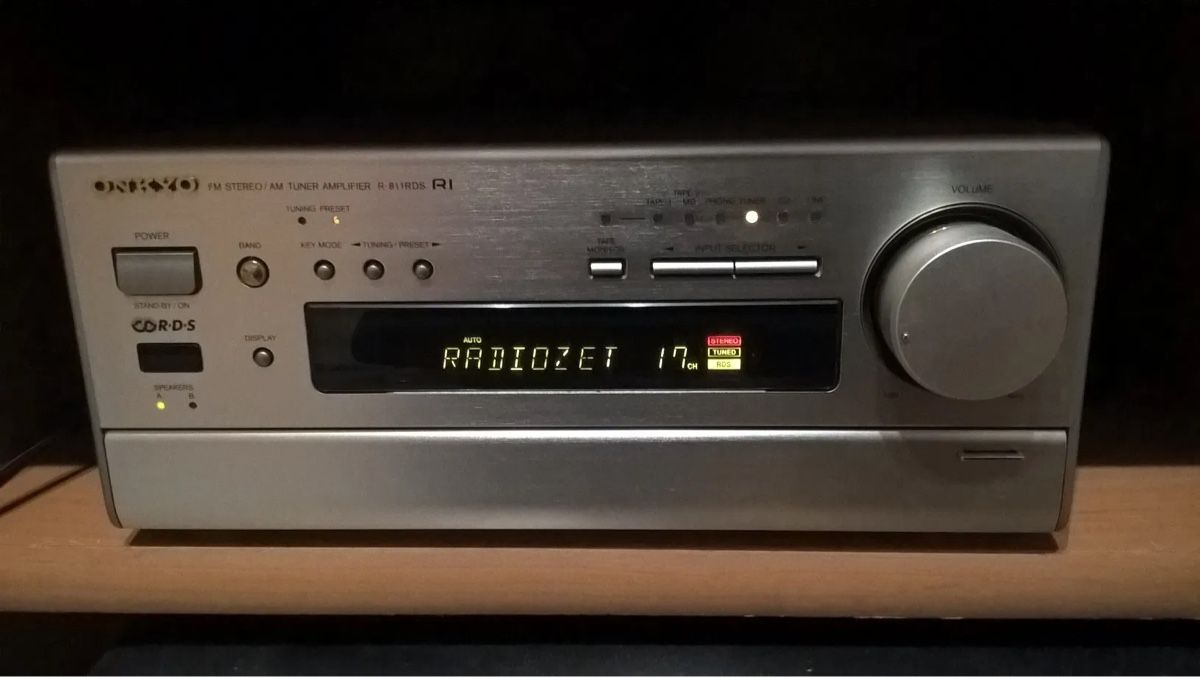 Onkyo Ricevitori: Onkyo R-811RDS Stereo Receiver champagner – Usato da Trimbach venduto da ELITA-5 1