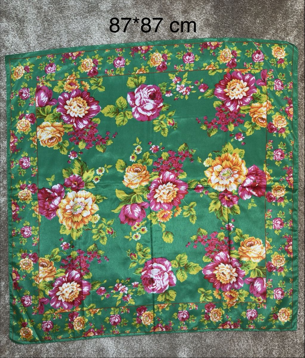 Polyester Foulards, Tücher & Schals: Foulard vintage fleuri vert 88x87 polyester – Gebraucht aus Vuippens von Anna_as