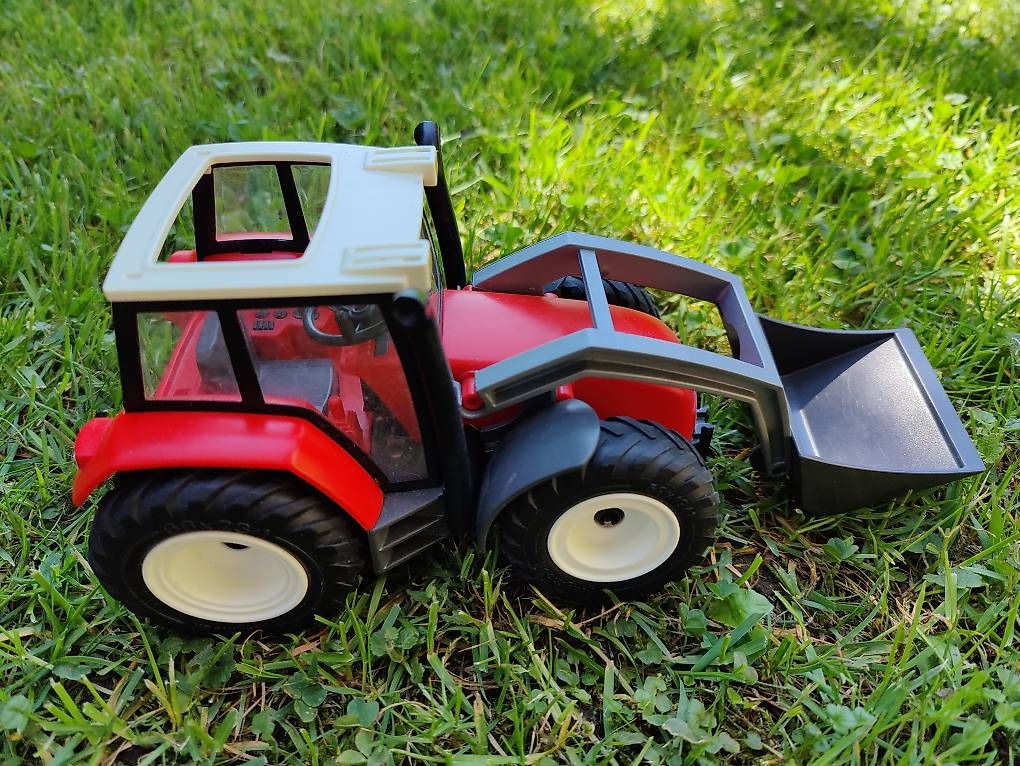 Trattori: Traktor mit Schaufel – Usato da Russikon venduto da Mygae 2
