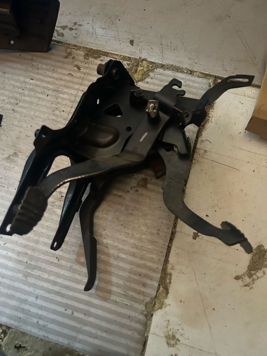 VW Tutti pezzi di ricambio auto: Golf2 Pedalerie – Usato da Gampelen venduto da ste_r6hj 5