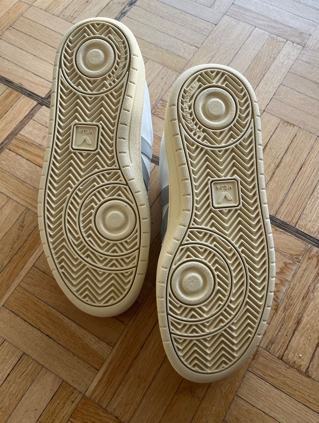 Veja Scarpe da uomo: Sneaker Veja weiss ungebraucht – Nuovo (secondo la descrizione) da Winterthur venduto da Raphaelfri 1