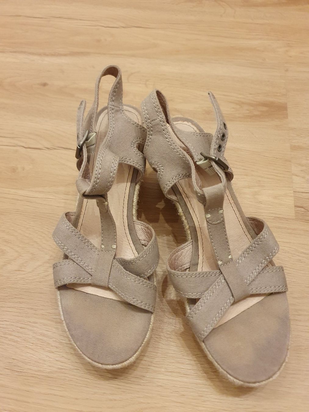 Esprit Scarpe da donna: Esprit Sommersandalen mit Keilabsatz Gr. 36 – Usato da Heinrichswil venduto da sabi2809