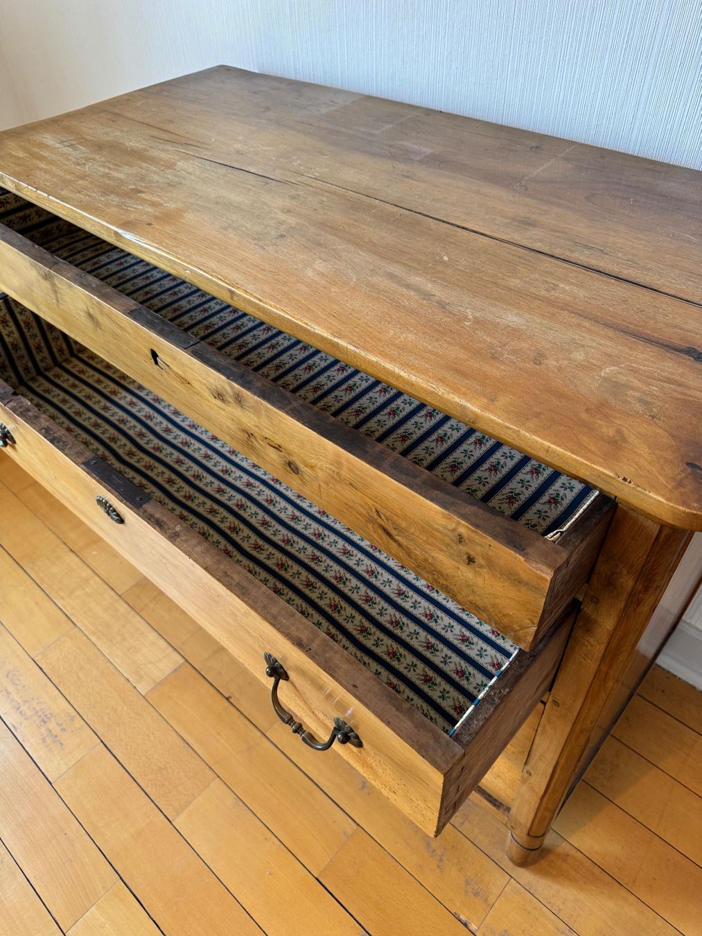 Cassettiere: Très jolie commode rustique 19ème, noyer massif – Usato da Basel venduto da fario2011 5