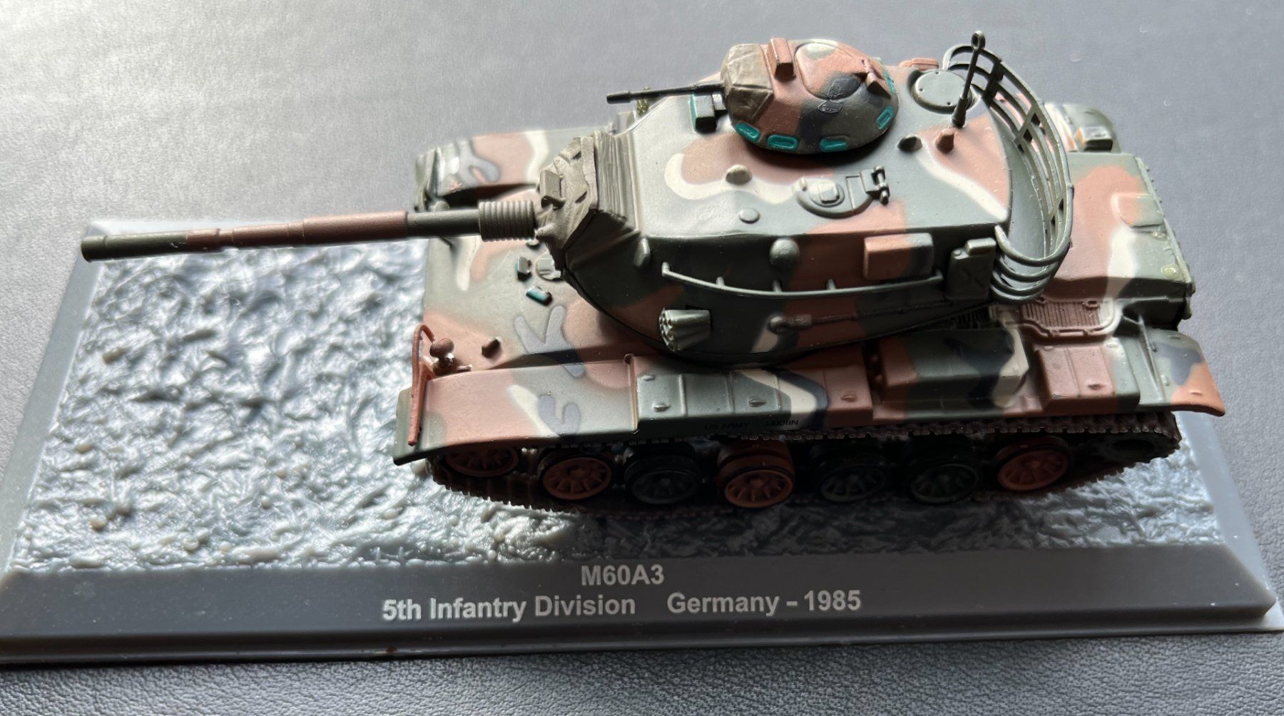 Kit di modellismo & Modellini statici: M60 A3  U.S. Panzer  Deutschland 1985 – Nuovo e nell'imballaggio originale da Küsnacht ZH venduto da Koluk