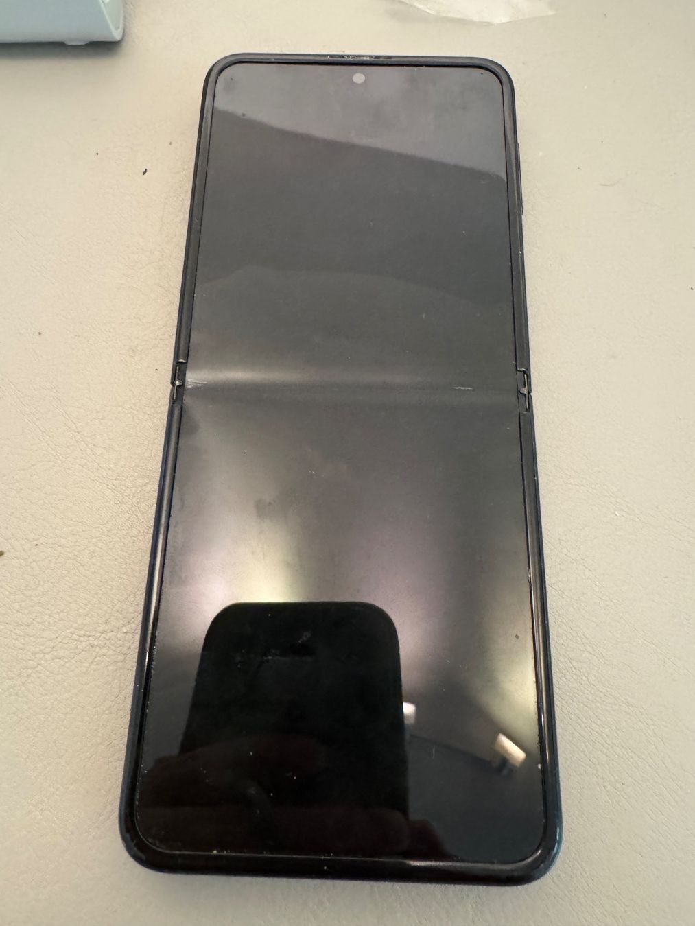 Samsung Telefoni cellulari / Smartphones: Samsung Galaxy Z Flip3 5G – Difettoso da Adliswil venduto da Busys