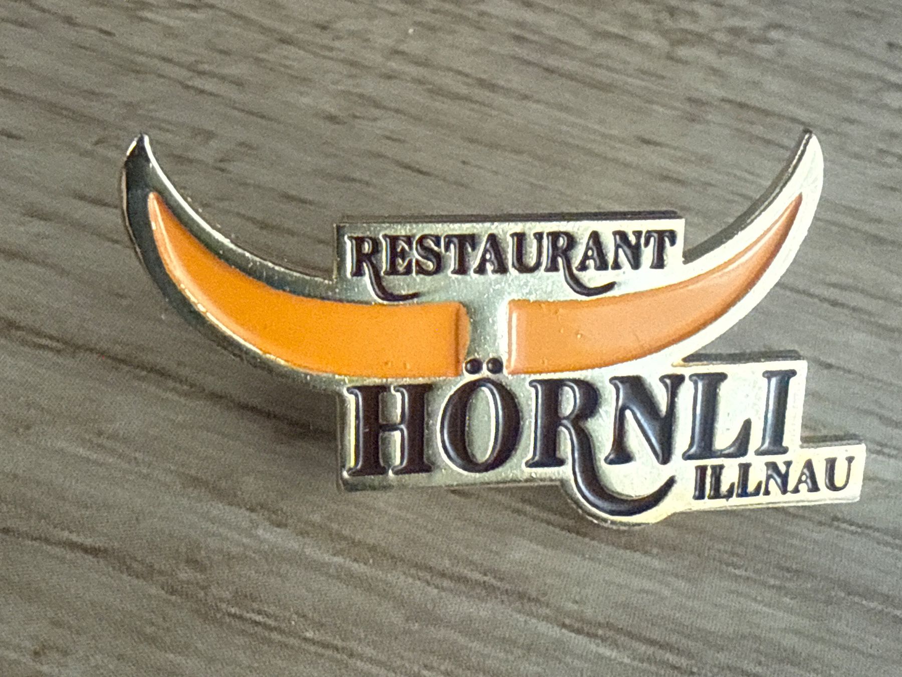 Placchette & Badge: Pin Restaurant Hörnli Illnau – Usato da Glattbrugg venduto da Schweigmatt