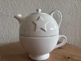 Teekanne mit Tasse