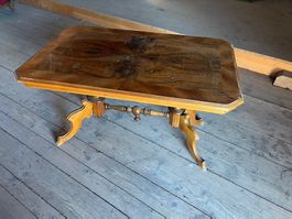 Tisch Nussbaum Furnier Antik restaurationsbedürftig
