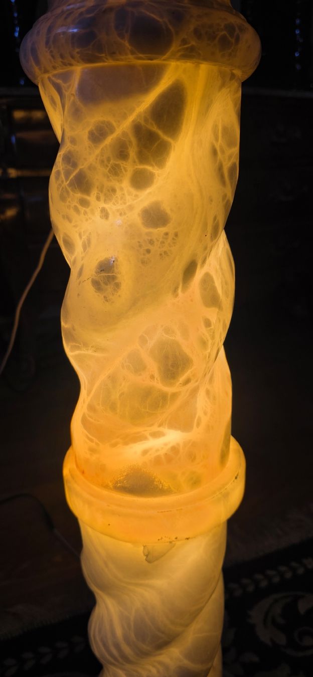 Lampade: Beleuchtete grosse Alabaster Säule mit Amphore – Usato da Kaufdorf venduto da Nati-Nati 2