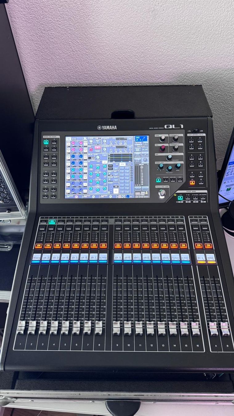 Yamaha Console di mixaggio: Yamaha QL1 & Rio 1608-D – Usato da Rupperswil venduto da Tw-Audio 1