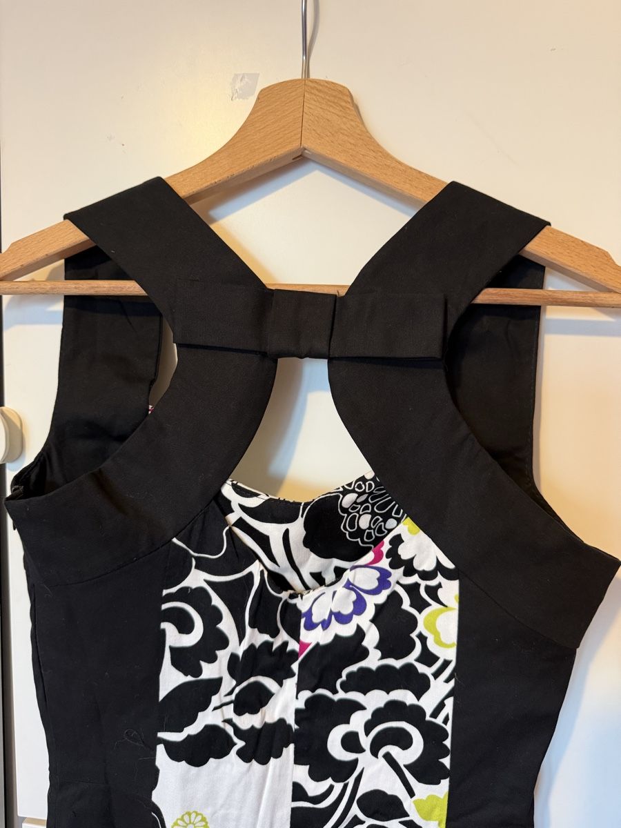 Vestiti: ROBE MI-LONGUE, DÉCOUPE FLEURS ET NOIR – Nuovo (secondo la descrizione) da Crissier venduto da seikoruby 2