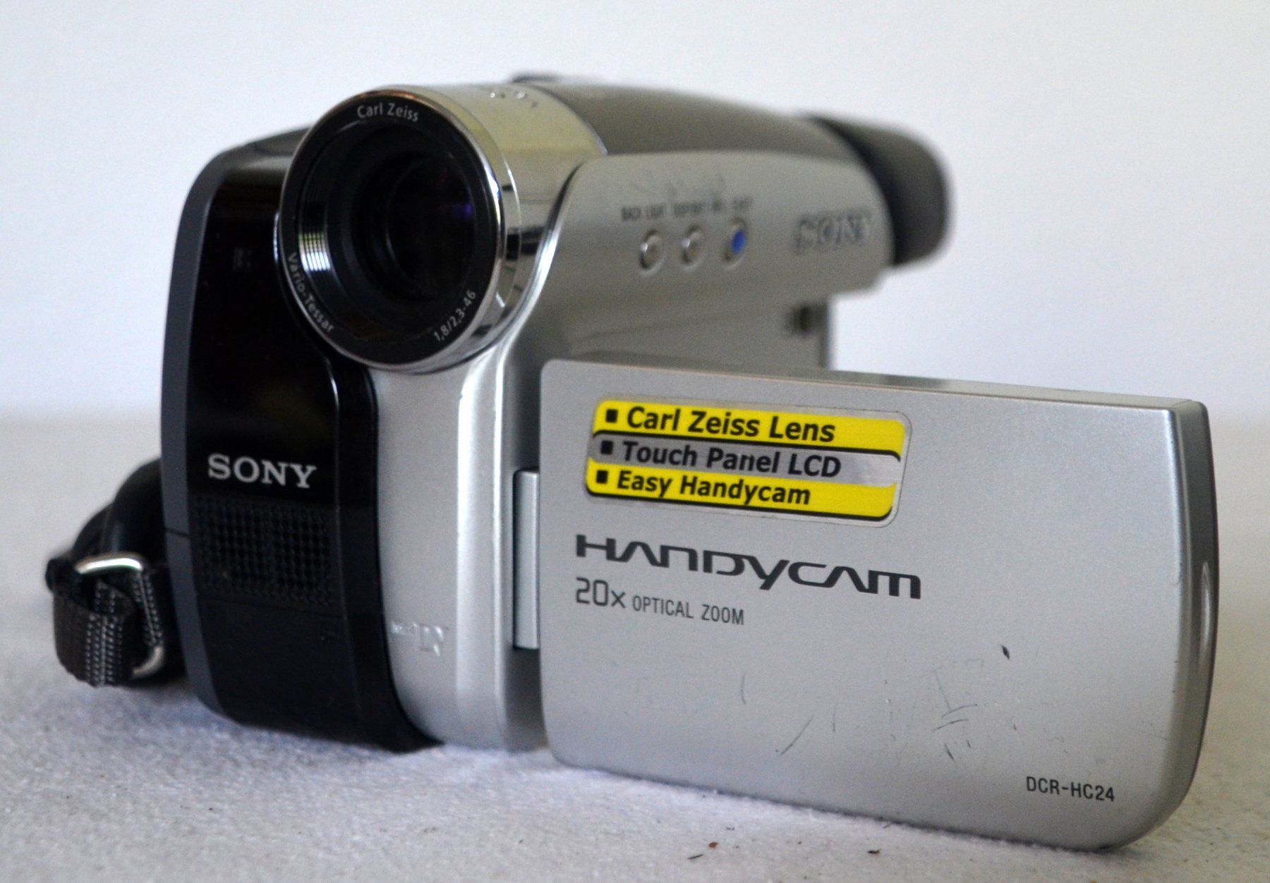 Sony Videocamere: Camcorder MiniDV Sony DCR-HC24E caméscope Touch  Screen – Usato da Collonges venduto da arashee 1