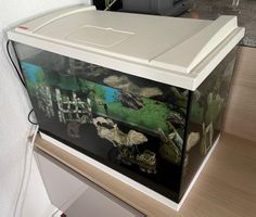 Aquarium Eheim mit Zubehör (ohne Fische), 70 Liter