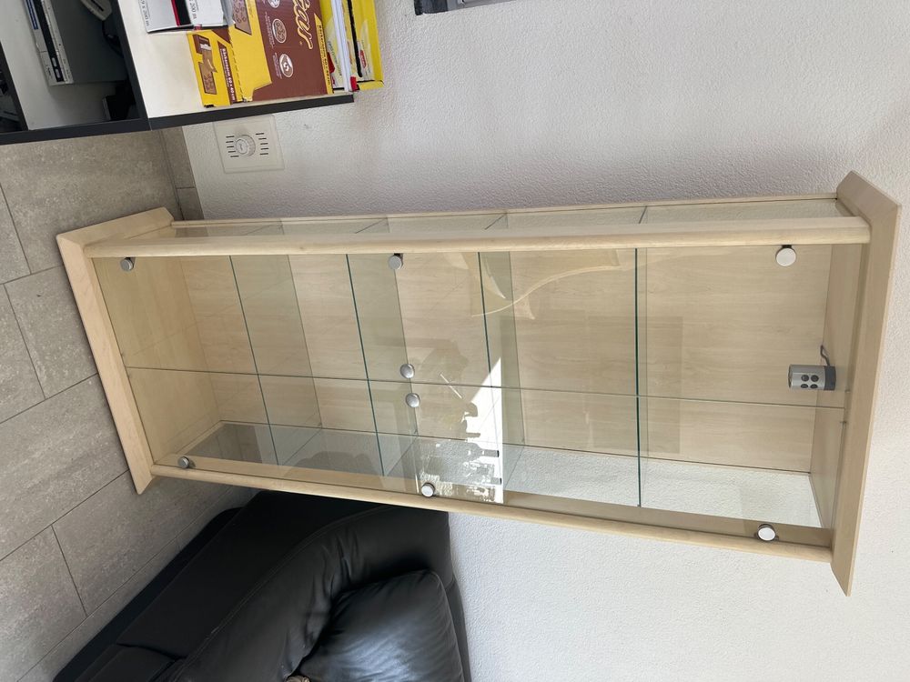 Glasvitrine VM 306 T In White Oak – Elegante Aufbewahrung Mit Sicherheit