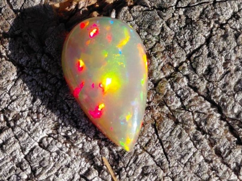 Pietre preziose: Sublime Welo Opal Top Cutting – Usato da Bévilard venduto da Yougems