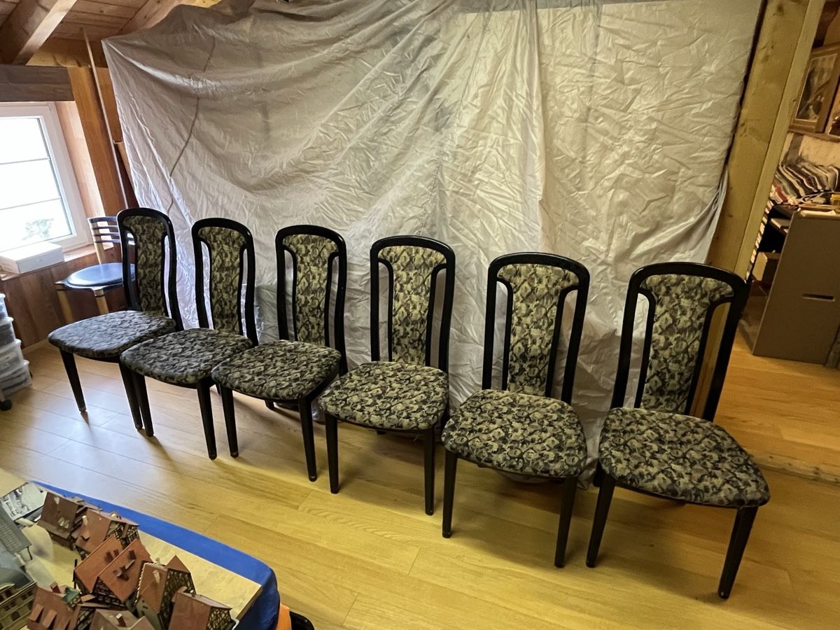 Chaises: 6 Stühle mit gemusterten Stoff – D'occasion à Wängi par Maggj