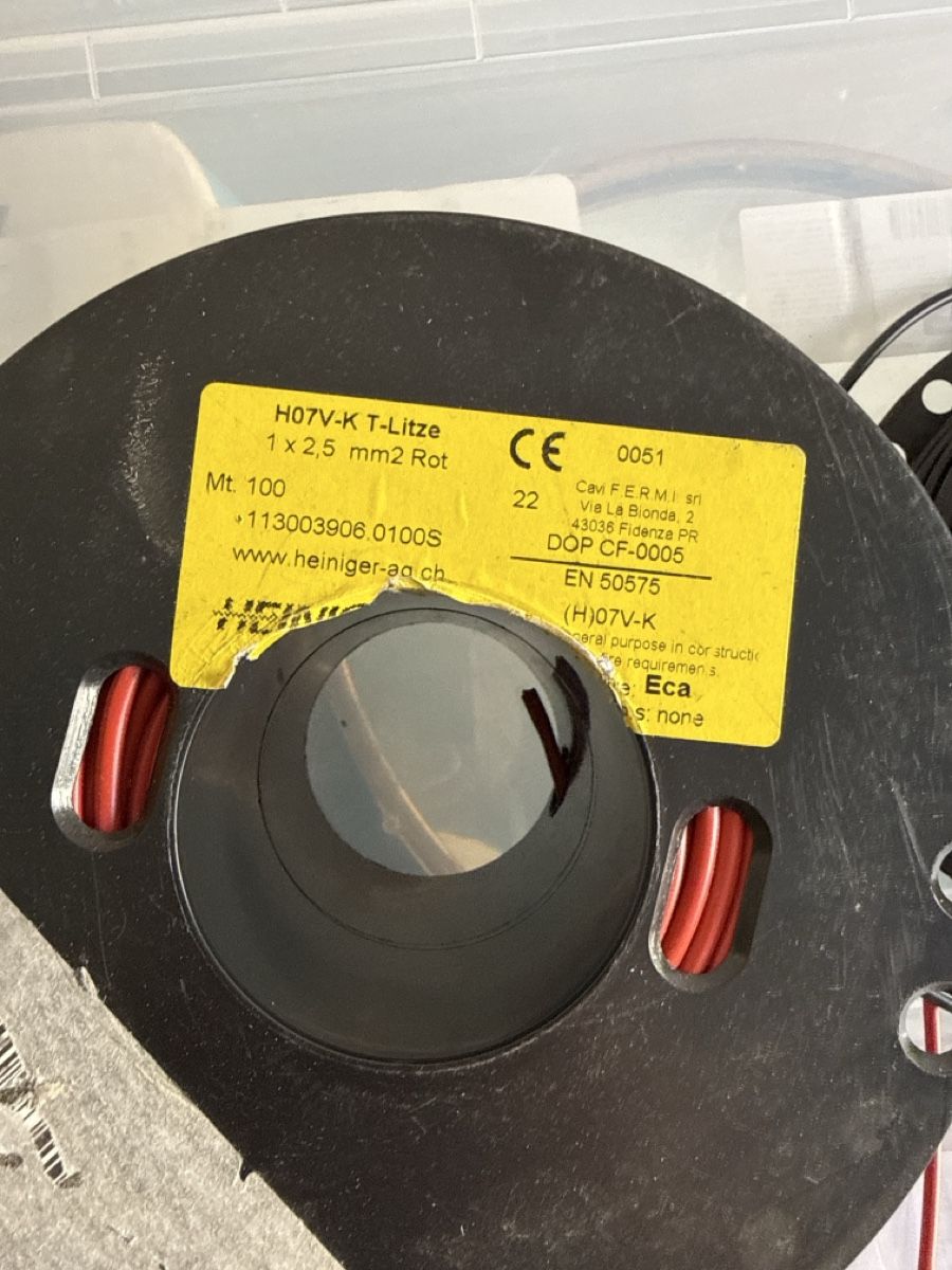 Câbles: 2 Rollen Litze 2.5mm2 Rot/Schwarz – Neuf avec emballage d'origine à Oberuzwil par ala_dyb5 1