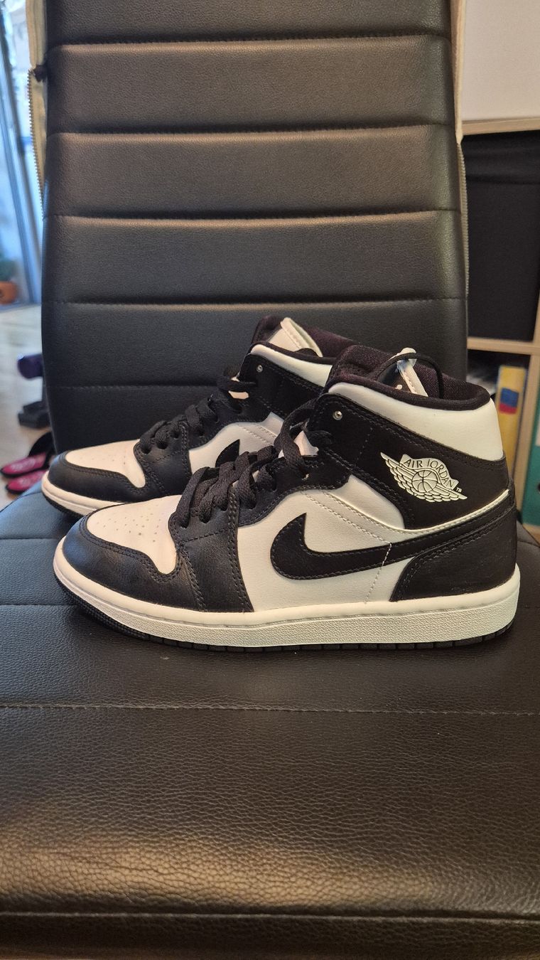 Damenschuhe: Jordan 1 Mid Black White EU 37.5 – Neu (gemäss Beschreibung) aus Luzern von damienglinel 1