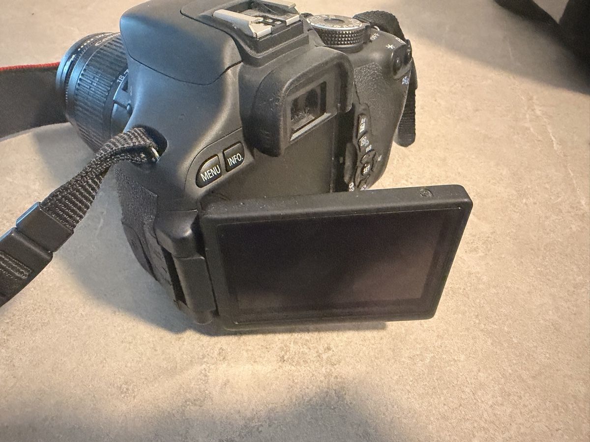 Canon Kamera: Canon 600d Spiegelreflexkamera mit 2 Objekten – Gebraucht aus Hägglingen von saragrey 3