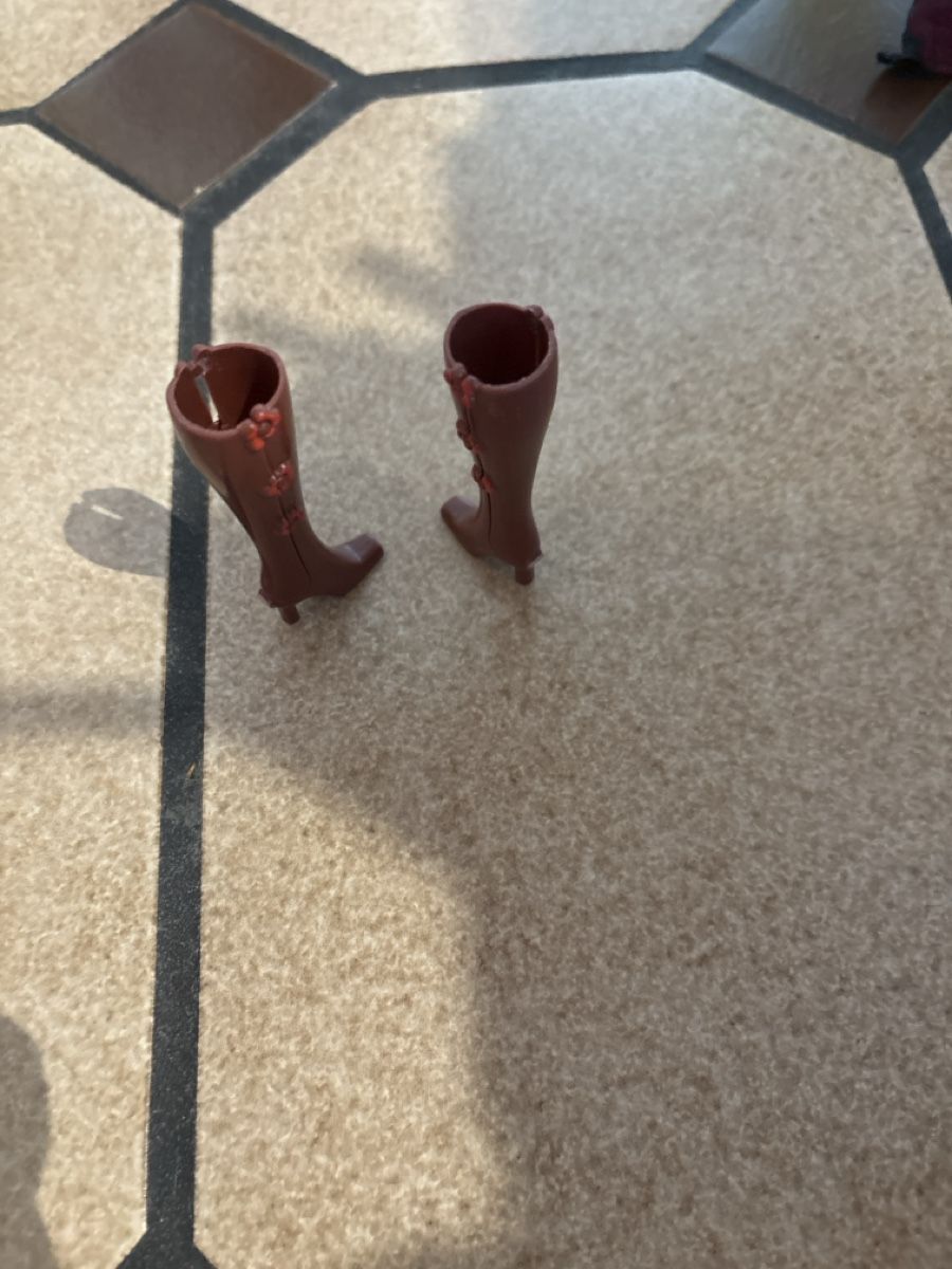 Giocattoli: Chaussures barbie à talons  – Nuovo (secondo la descrizione) da Uvrier venduto da lou_dhk8 1