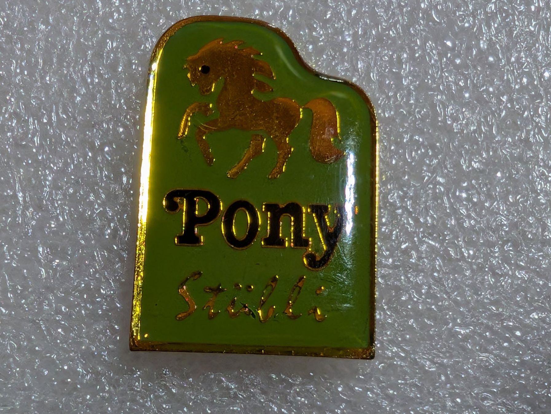 Plaketten & Abzeichen: Ansteckpin 246: Pony Stübli Malters – Gebraucht aus Oppligen von Pin-Fall-Shop