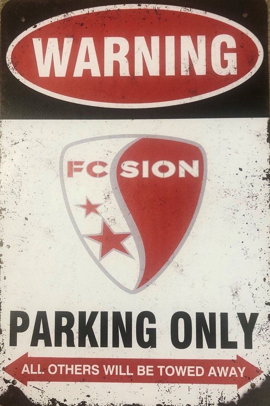 Insegne: FC Sion Parking Only Blechschild Tourbillon Auto Englisch – Nuovo e nell'imballaggio originale da Dättlikon venduto da easythings