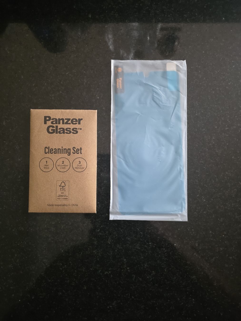 Samsung Telefoni cellulari / Smartphones: PanzerGlass Cleaning Set neu & originalverpackt  – Nuovo e nell'imballaggio originale da Pratteln venduto da fol_6kl6