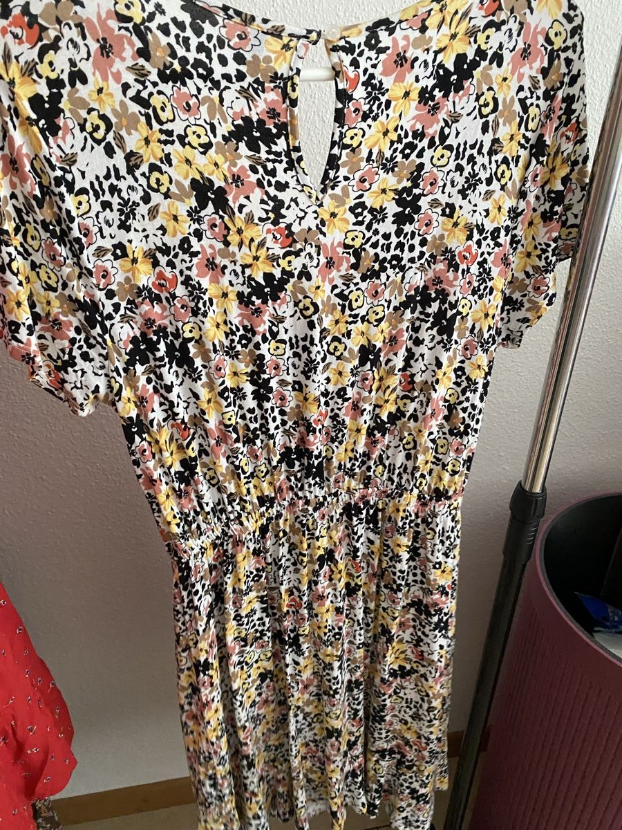 Kleider: Chicoree Blümchen Kleid Gr. S – Gebraucht aus Ennenda von cal_pn6x 1
