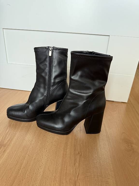 Scarpe da donna: Stivaletti con tacco - Bershka – Usato da lamone venduto da sha_ddx7