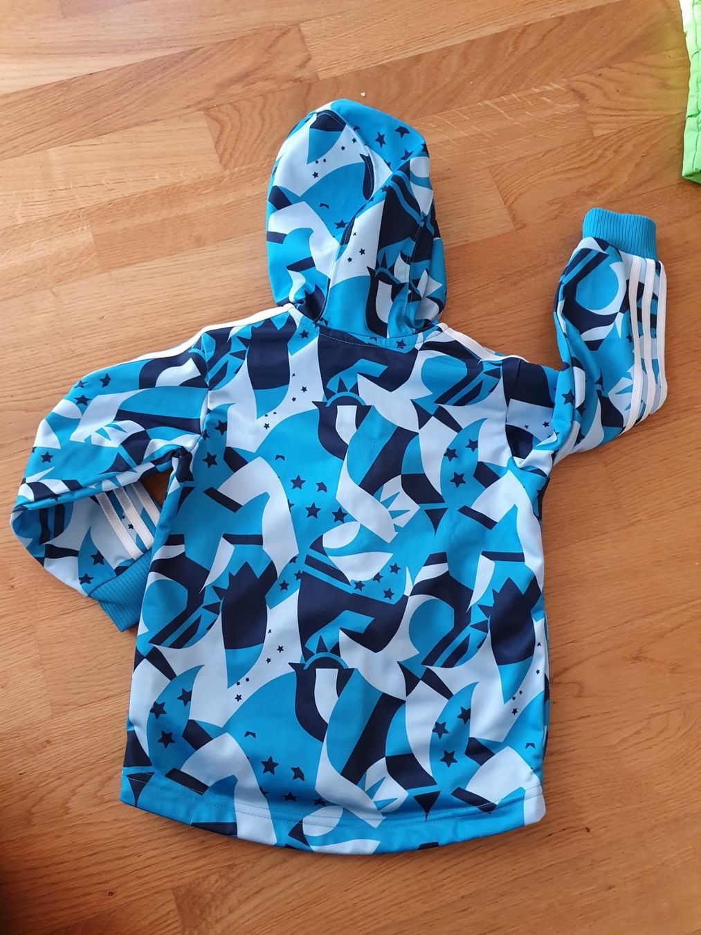Adidas Giacche & Cappotti: Trainerjacke Adidas Grösse 98 – Nuovo (secondo la descrizione) da Rickenbach SO venduto da S.u.n.s.h.i.n.e.83 1