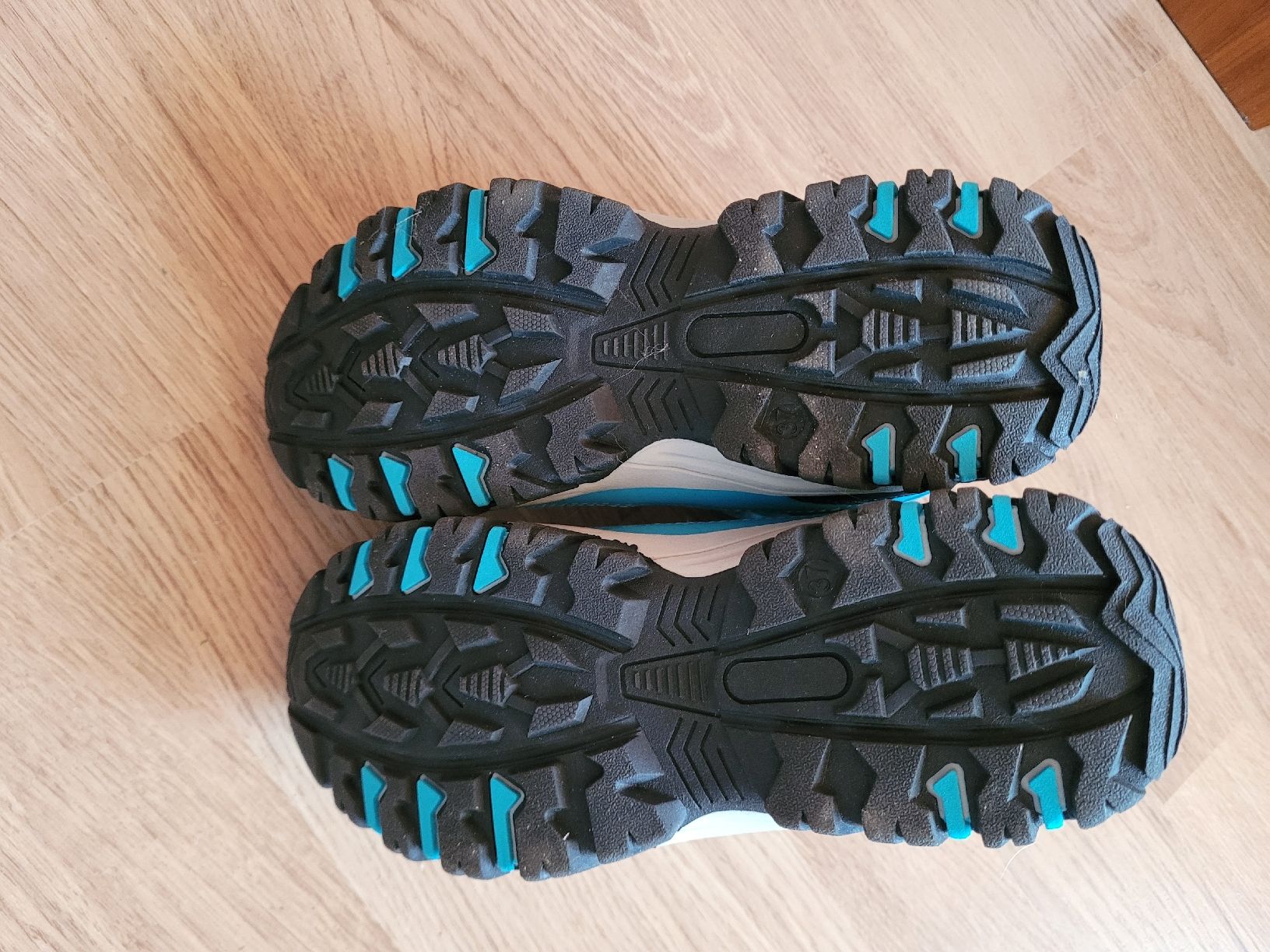 Scarpe per ragazze: Landrover Schuhe Gr. 37 – Usato da Steffisburg venduto da Gismo49 3