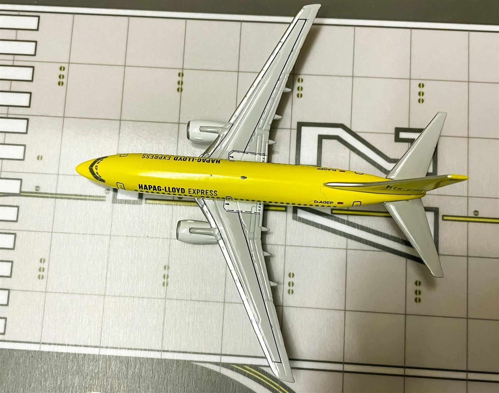 Boeing Kit di modellismo & Modellini statici: Flugzeugmodell Hapag-LLoyd Express B737 Metall – Usato da Volketswil venduto da Stones 3