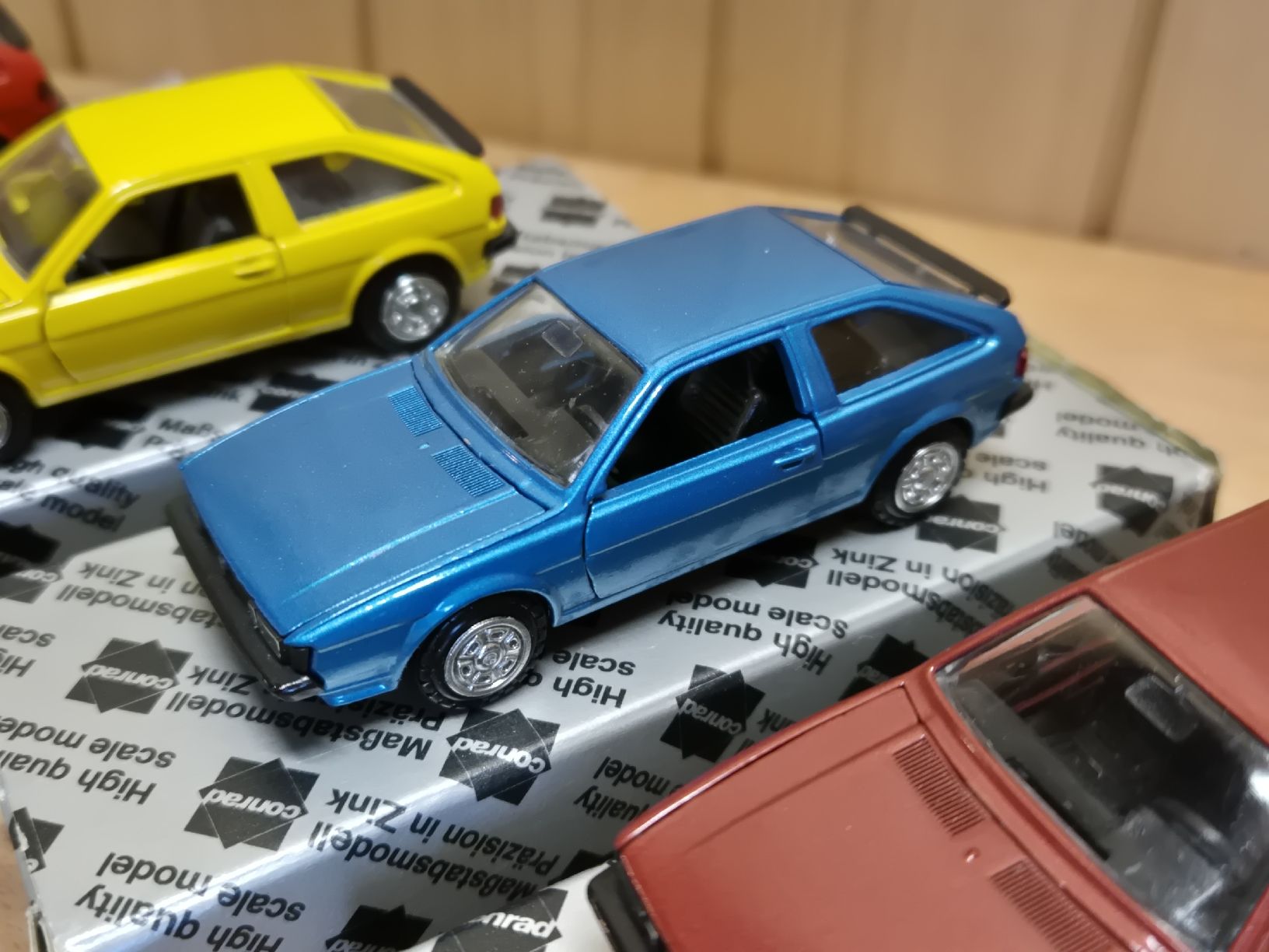 Conrad Modellini d'auto: 4x VW Scirocco II Conrad Modelle 1:43, mit OVP! – Nuovo (secondo la descrizione) da Kirchberg SG venduto da Karmann53 3