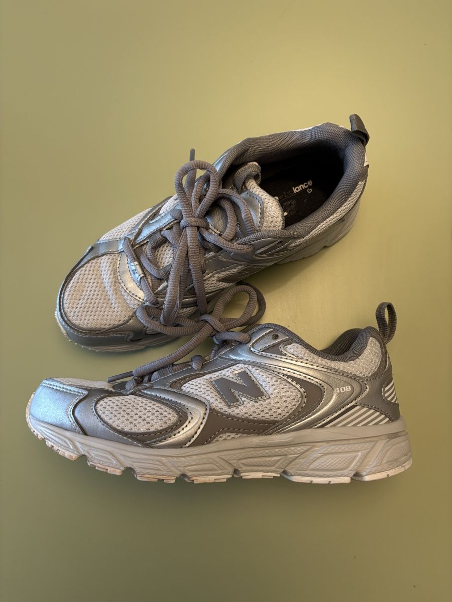 New Balance Damenschuhe: New Balance 408 Silver Metallic – Gebraucht aus Zürich von shoshukha