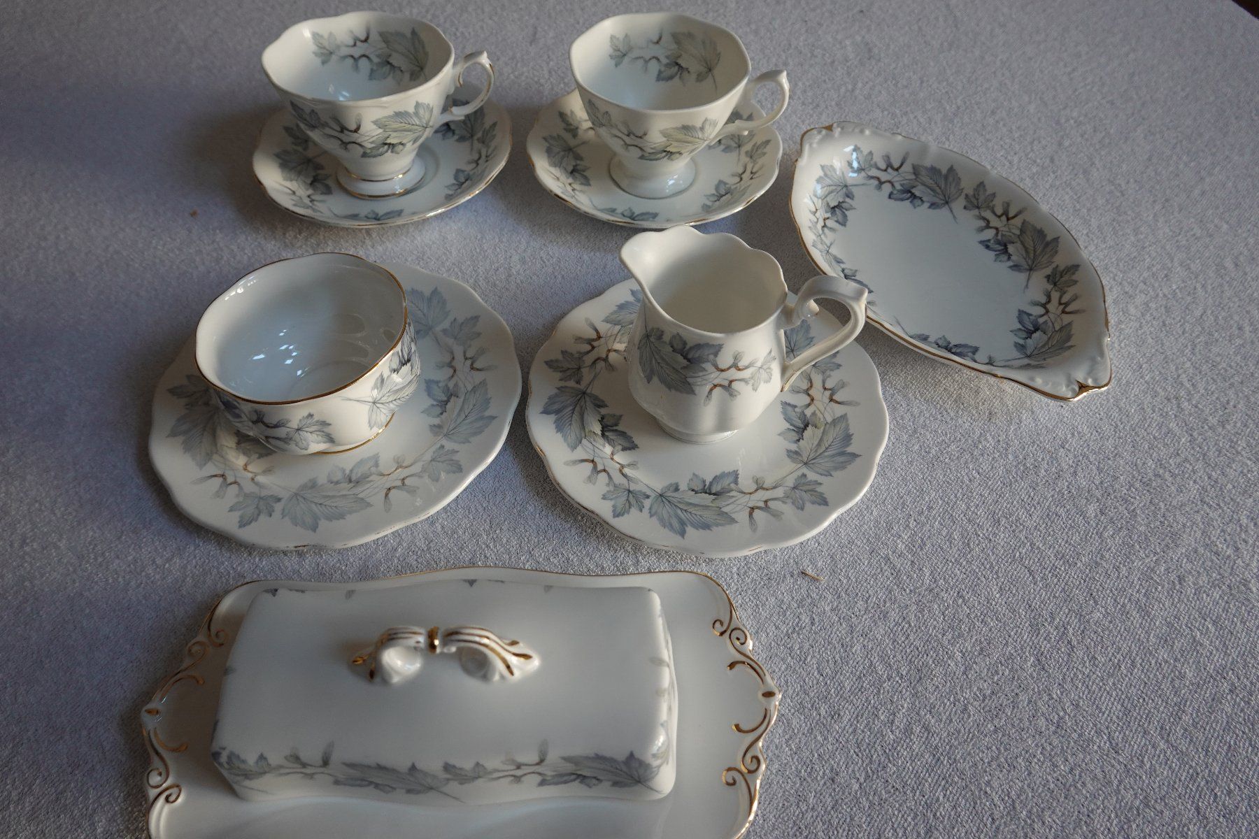 Royal Albert Set di piatti: Vintige Teeservice von Royal Albert "Silver Maple" – Usato da Horw venduto da Kiriku0
