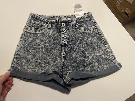 FB Sister High Waist Shorts, Gr. S, neuwertig für Sommer