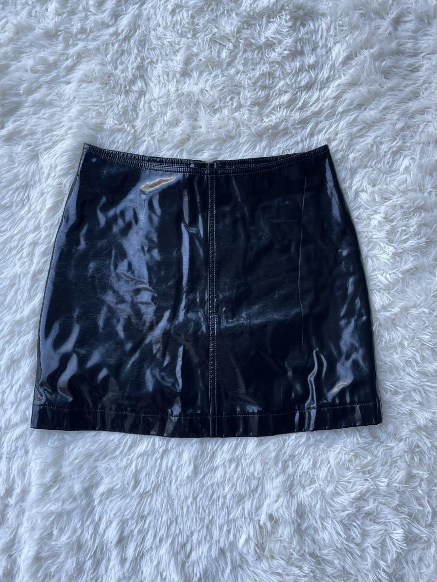 Robes et jupes: Jupe noire effet vinyle, taille haute – D'occasion à Lausanne par mau_6tnl 1