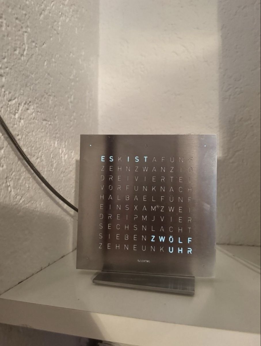 Qlocktwo Orologi da terra & Orologi da parete: Qlocktwo Touch - Top Zustand – Nuovo (secondo la descrizione) da Bremgarten AG venduto da val_ch
