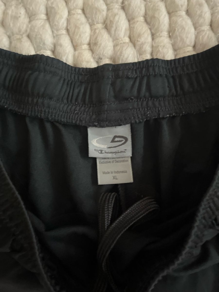 Champion Hosen: Schwarze Champion Gr. XL – Gebraucht aus Burgdorf von Rico340 2