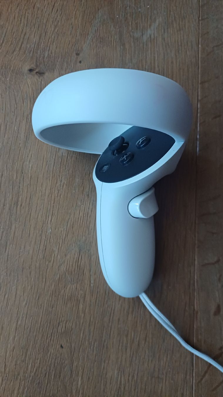 Meta VR Brille: Meta Quest 2 VR-Brille inkl. 2 Controller & Zubehör – Gebraucht aus Rheinfelden von danielfellner 1