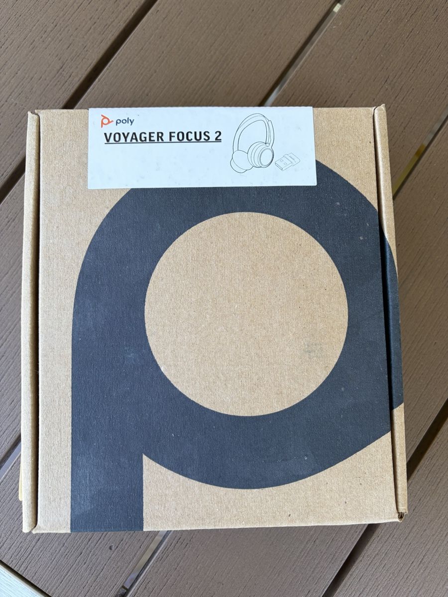 Kopfhörer: Poly Voyager Focus 2 Bluetooth Headset – Neu und originalverpackt aus Rotkreuz von Move1