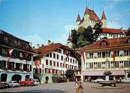 THUN Rathausplatz und Schloss - Auto - Lastwagen