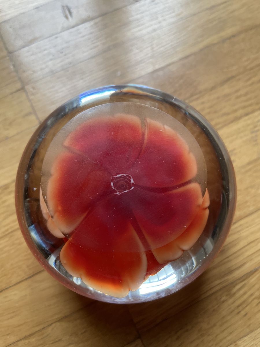 Tutte le decorazioni: Briefbeschwerer, Glaskugel mit Blume – Usato da Ebmatingen venduto da Reva-Sue 1