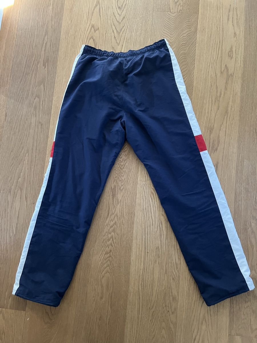 Nike Pantaloni: Nike Trainingshose / Jogginghose Vintage 90er – Usato da Basel venduto da Oloir 5